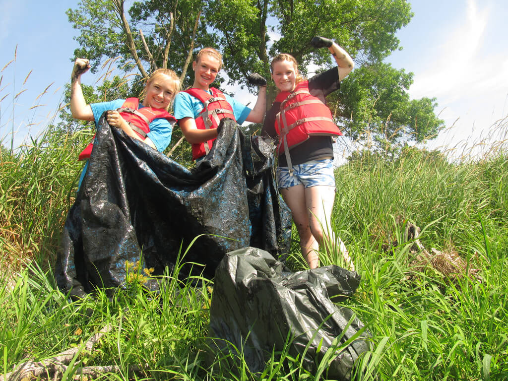 3 girls cleanup